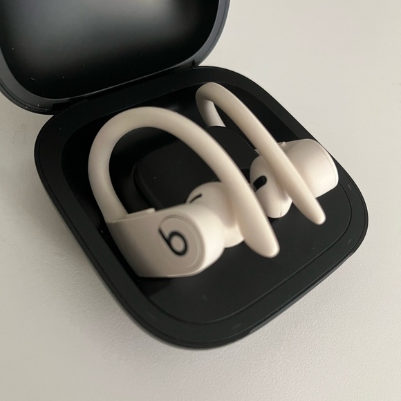 Powerbeats Pro ホワイト 未使用Powerbeats Pro ホワイト A2078 Beats